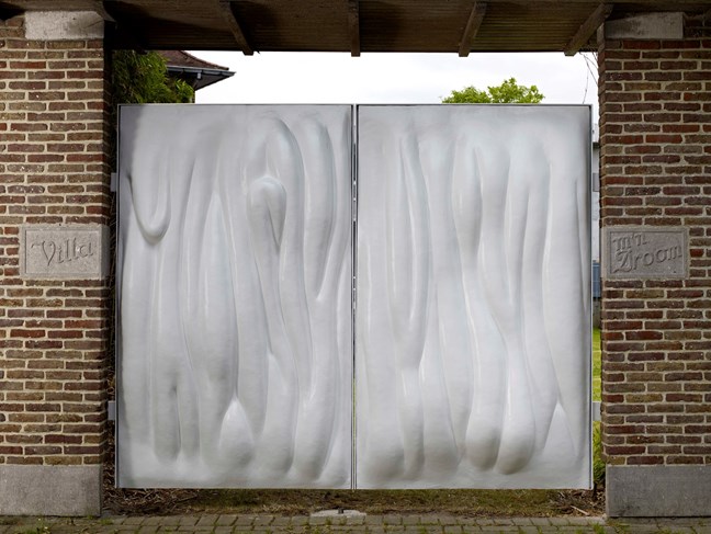 Porta Fratum, in collaboration with Pieter Vermeersch, Be-Part Waregem, 2010, epoxy, polyester, metal, laquepaint aluminium, carbon © Robin Vermeersch