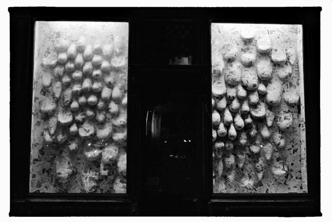 Croxhapox window, 2004,wood, paper maché, various dimensions © Robin Vermeersch