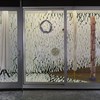 Installatiezicht Bruthaus vitrine, Bruthaus Gallery, Waregem, 2016, geschilderde wand en vloer met sculpturen © Robin Vermeersch
