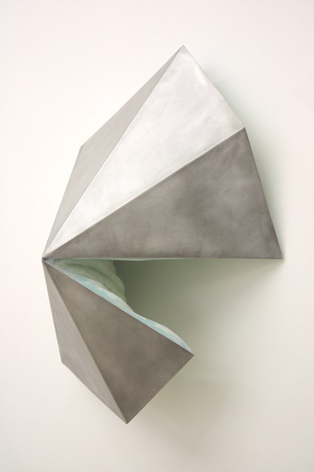 If i need shelter, 2011, aluminium, epoxy, 45x48x37 cm © Robin Vermeersch
