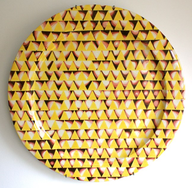 Geel patroon, 2011, porselein, onderglazuur, 75x75 cm © Robin Vermeersch