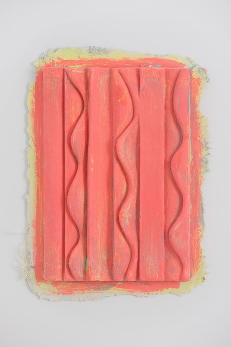 Fluo roze relief,  2021, polyester, pigment, jute, 42x29 cm (foto David Samyn) © Robin Vermeersch