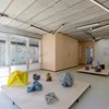 Installatiezicht Diamantidis, Bruthaus Gallery, Waregem, 2015/2016, keramiek, diverse afmetingen © Robin Vermeersch