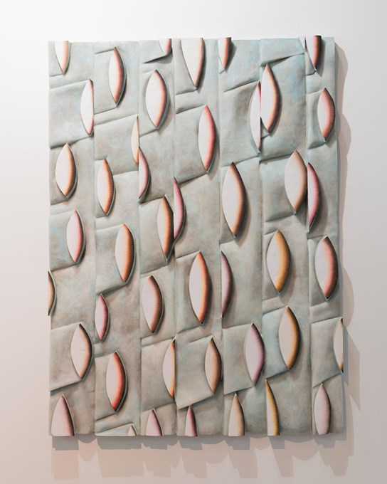 Large reliëf, 2022, olieverf, was, acrylpolyester, 170x125 cm (foto Jelle Vans) © Robin Vermeersch