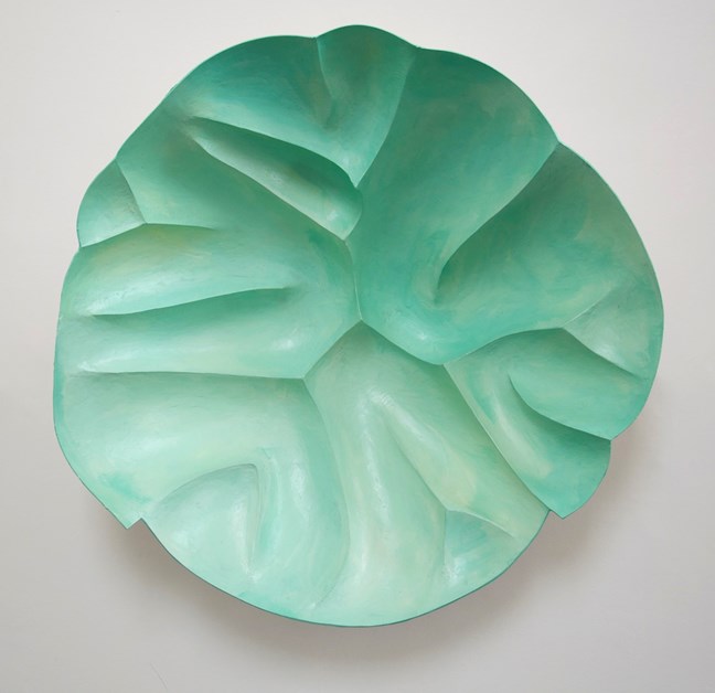 Groene schelp, 2012, polyester, spuitlak, 128x128x40 cm © Robin Vermeersch
